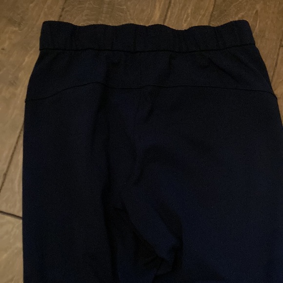 Navy lululemon ankle length pant size 6. I took out the drawstring. - Picture 3 of 3